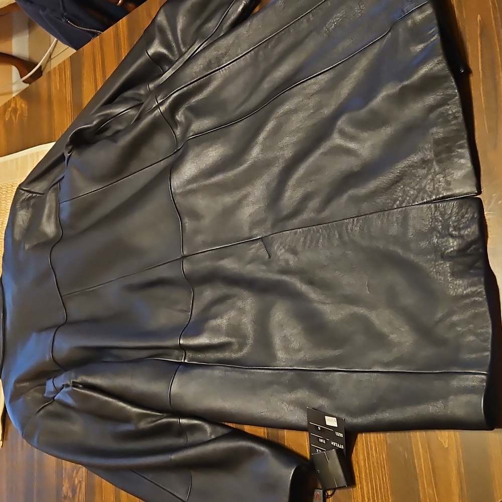Leather jacket - Picture 4 of 4